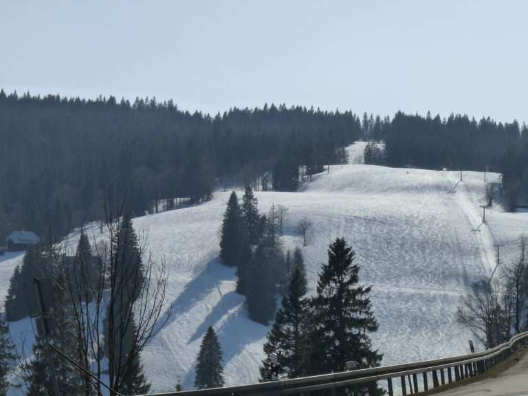 Piste de ski enneigée au Feldberg