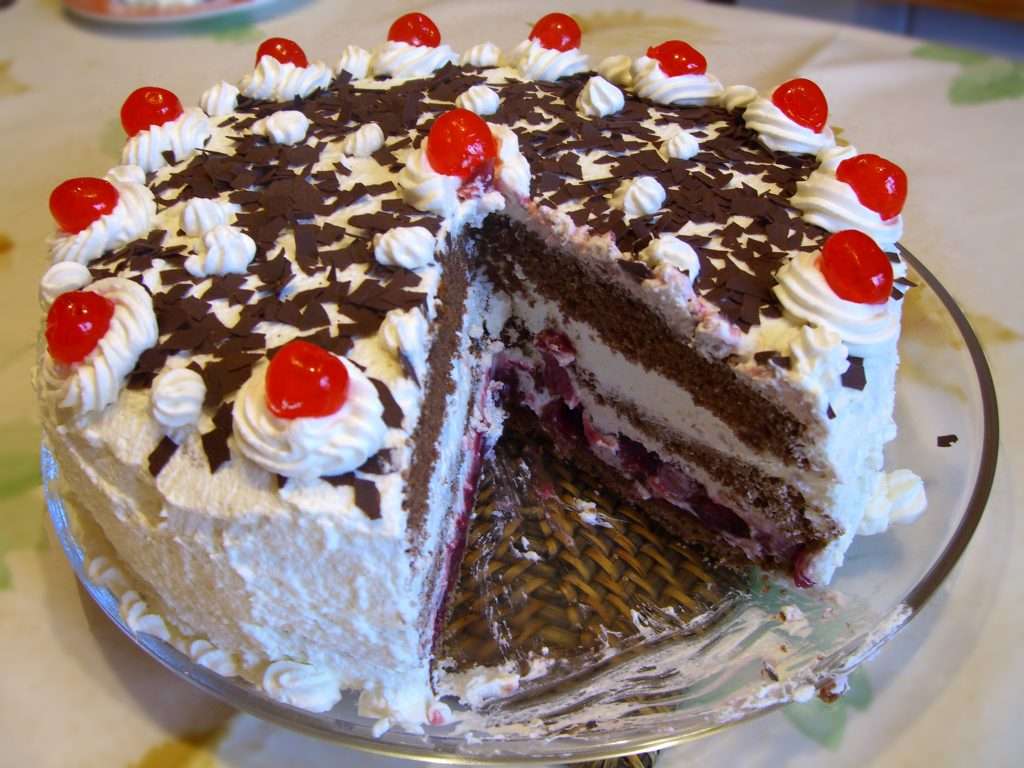 Gâteau Forêt-Noire coupé