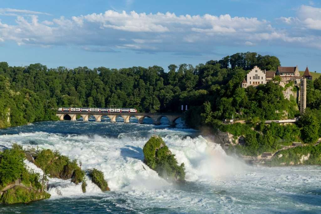 Les chutes du Rhin près de Schaffhausen