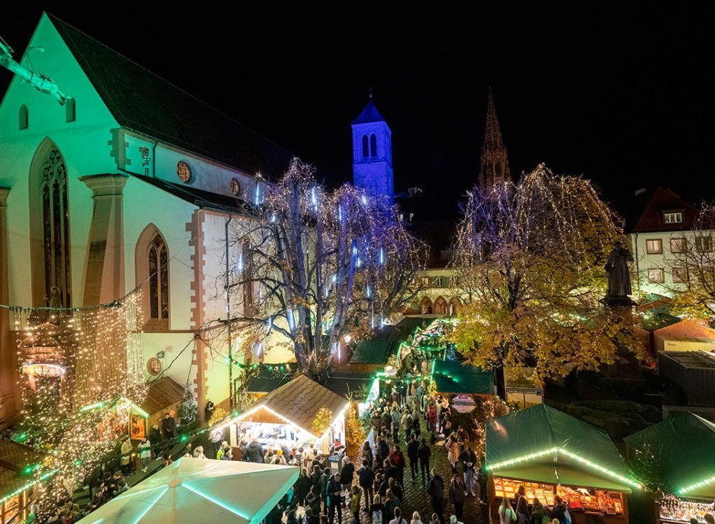 Eine Übersicht über alle Marktstände sowie das Rahmenprogramm gibt es unter www.weihnachtsmarkt.freiburg.de